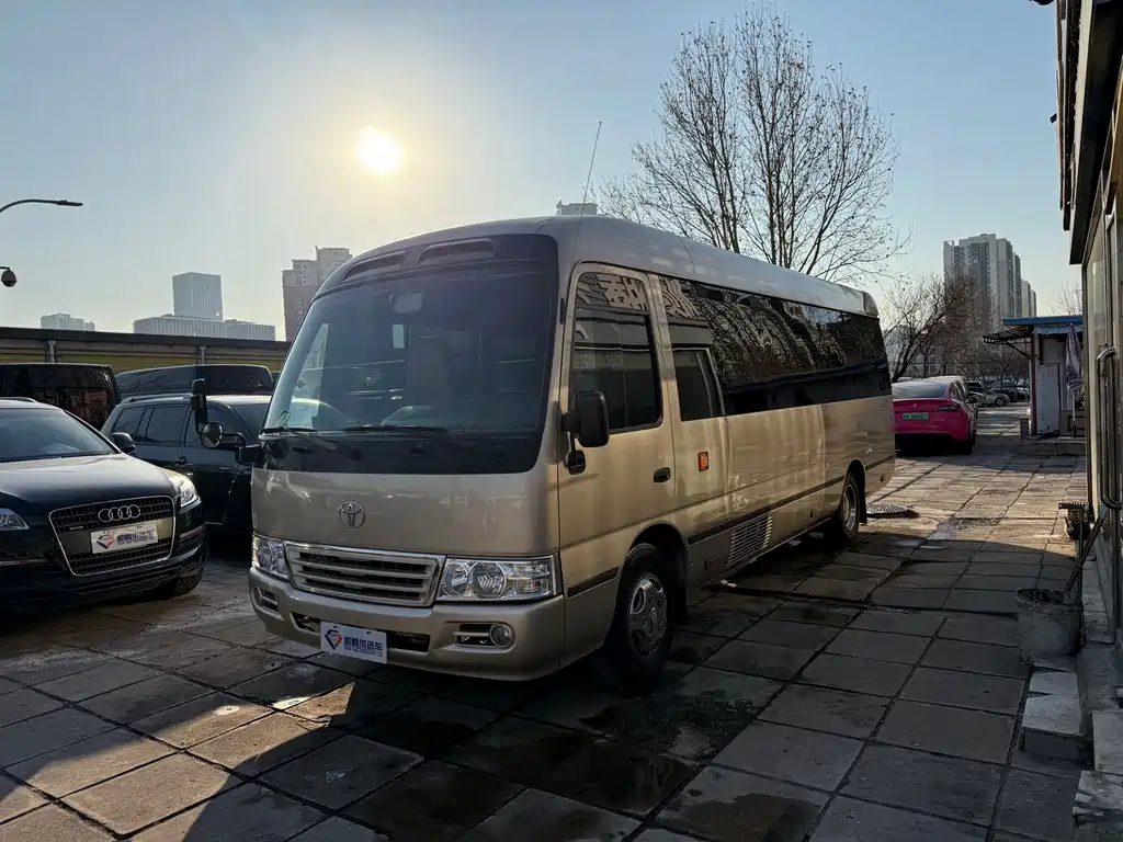 Toyota Coaster 2012 — фото 1