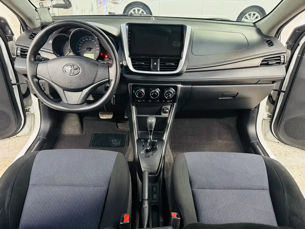 Toyota Yaris L 2019 — фото 8