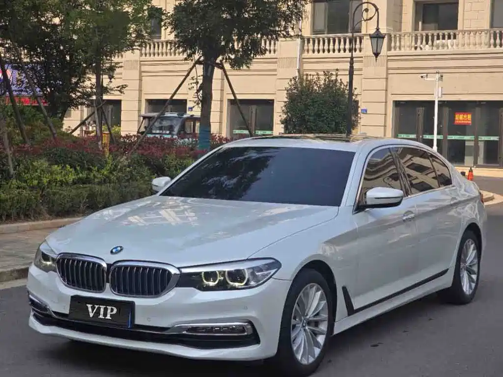 BMW 5 Series 2018 — фото 1