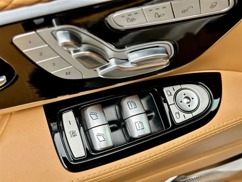 Mercedes-Benz V-Class 2023 — фото 29