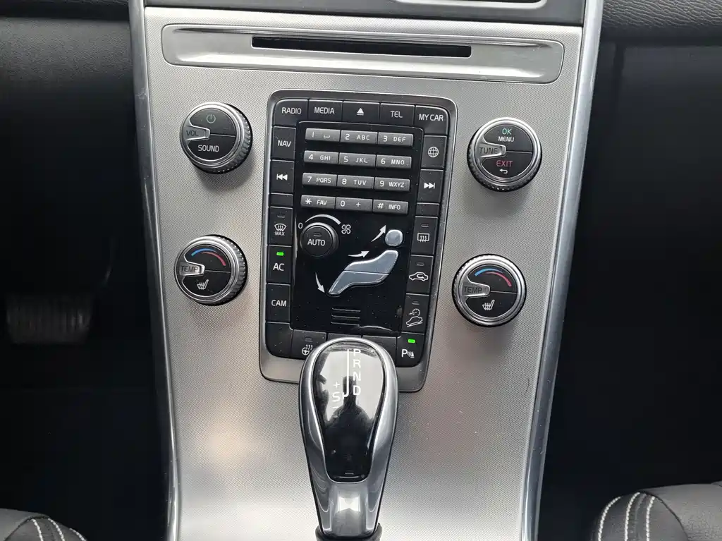 Volvo XC60 2017 — фото 10