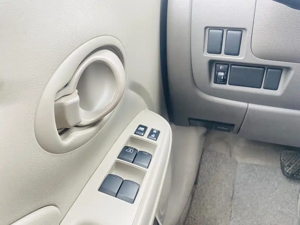 Nissan Sunny 2017 — фото 16