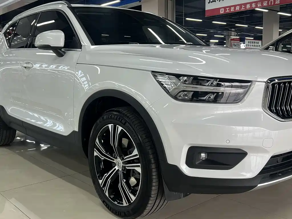 Volvo XC40 2020 — фото 11