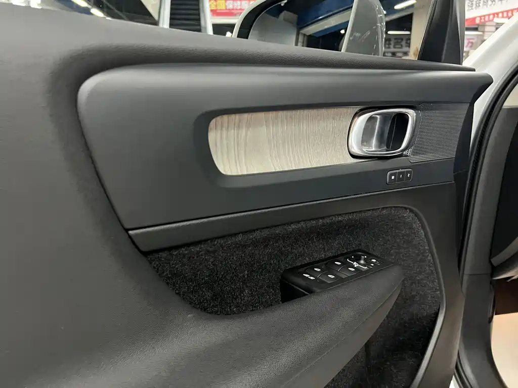 Volvo XC40 2020 — фото 26