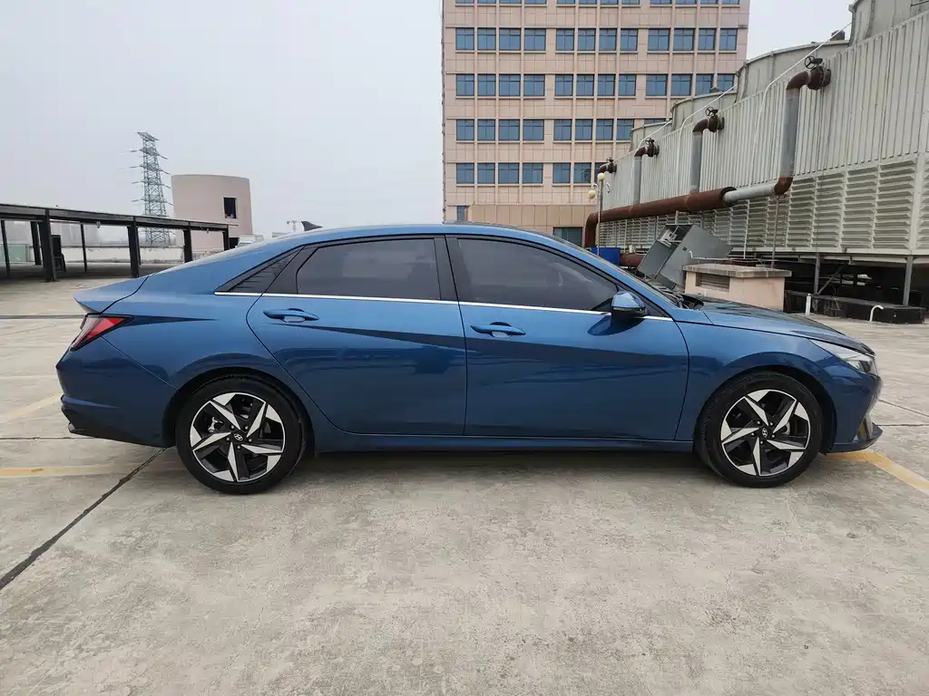 Hyundai Elantra 2022 — фото 4
