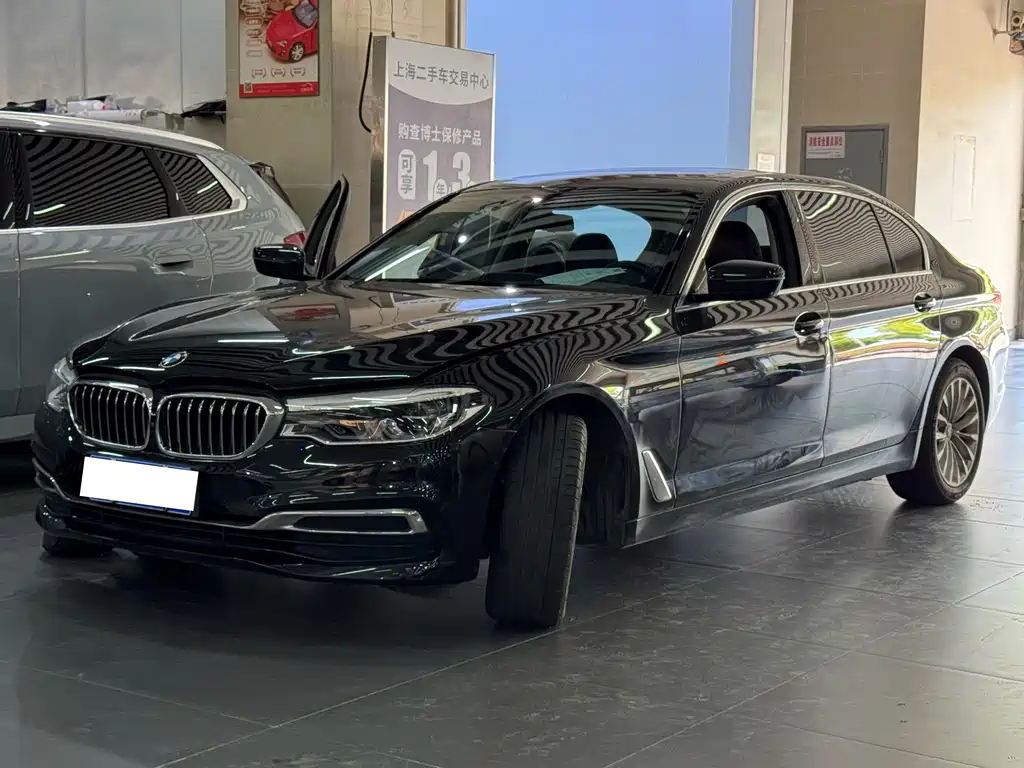 BMW 5 Series 2019 — фото 1