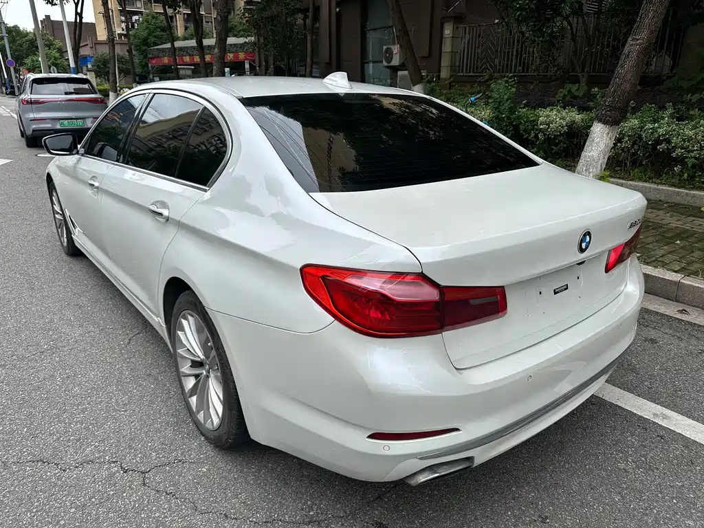 BMW 5 Series 2018 — фото 9