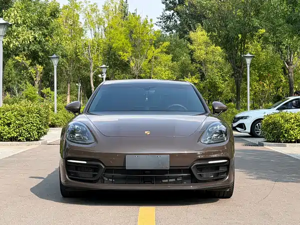 Porsche Panamera 2023