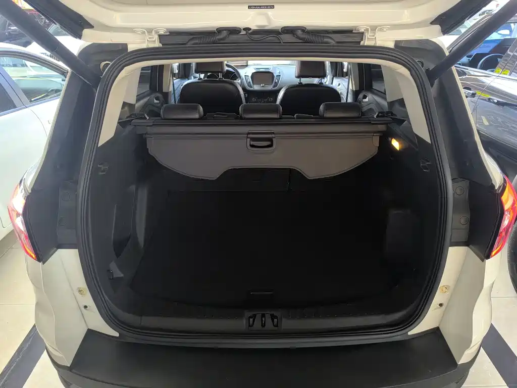 Ford Kuga 2016 — фото 18