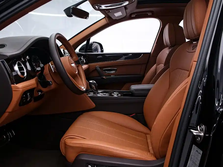 Bentley Bentayga 2019 — фото 12