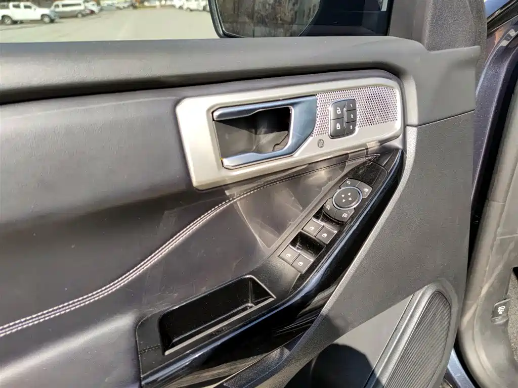Ford Explorer 2020 — фото 15