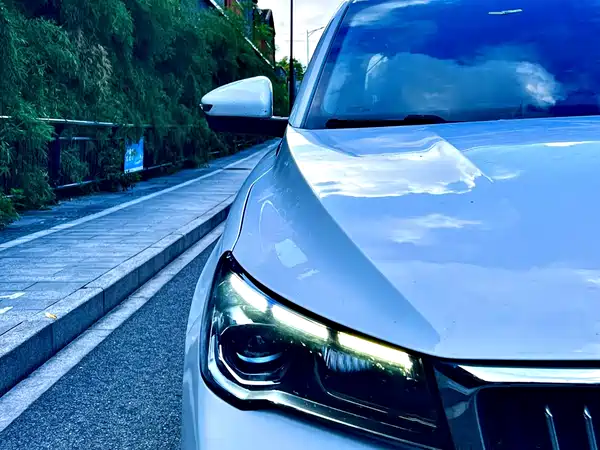 Geely Emgrand 2022