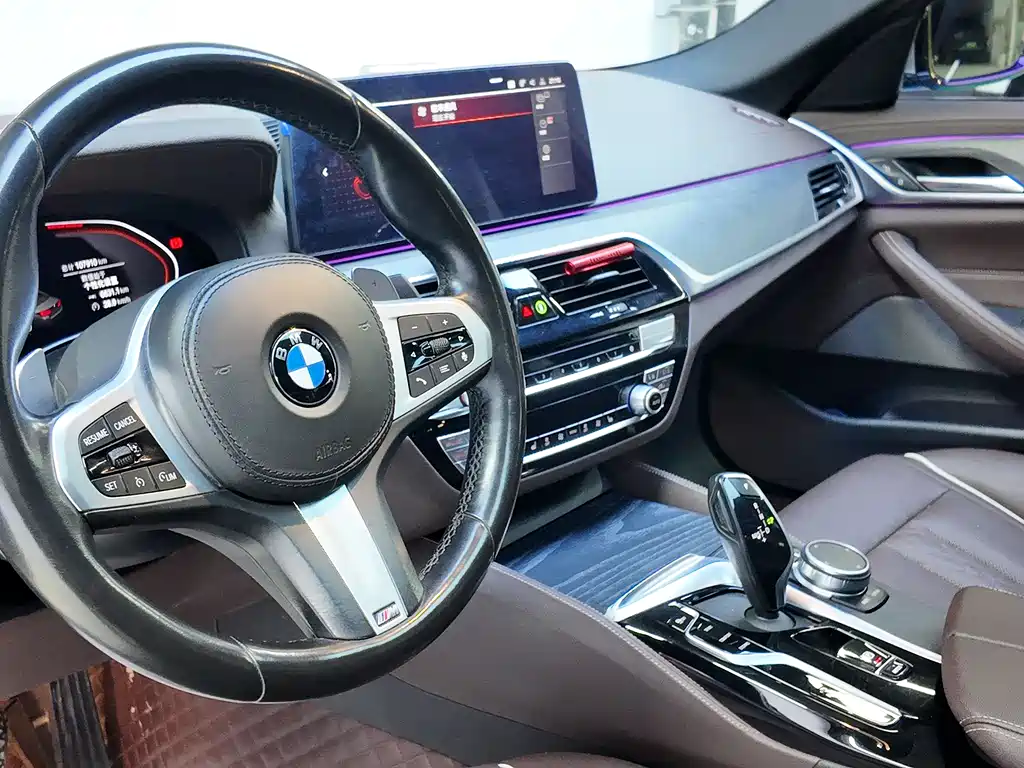 BMW 5 Series 2021 — фото 12