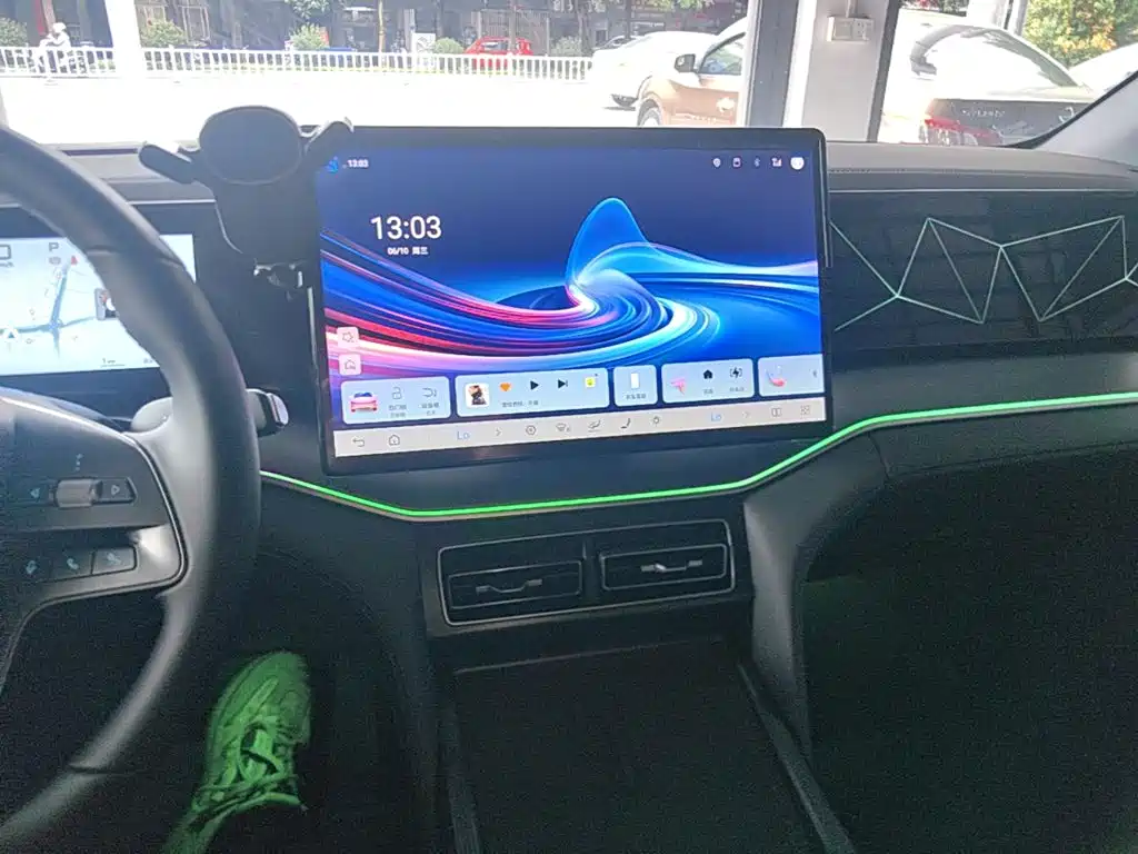 BYD L DM-i 2026 — фото 13