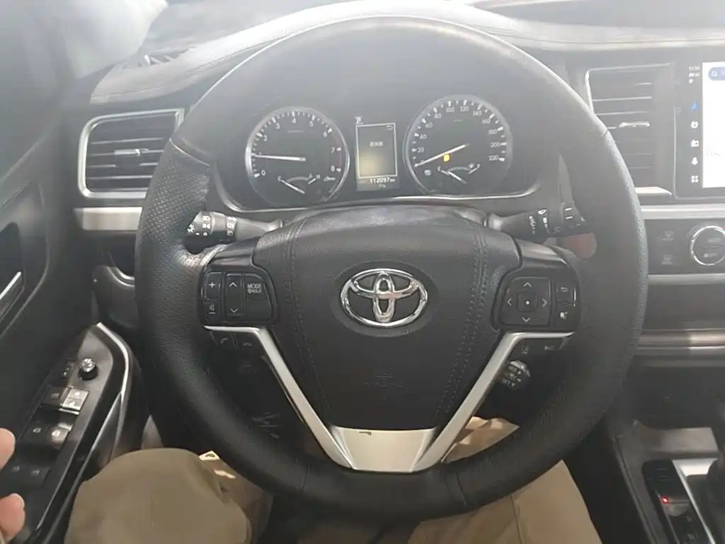 Toyota Highlander 2021 — фото 11