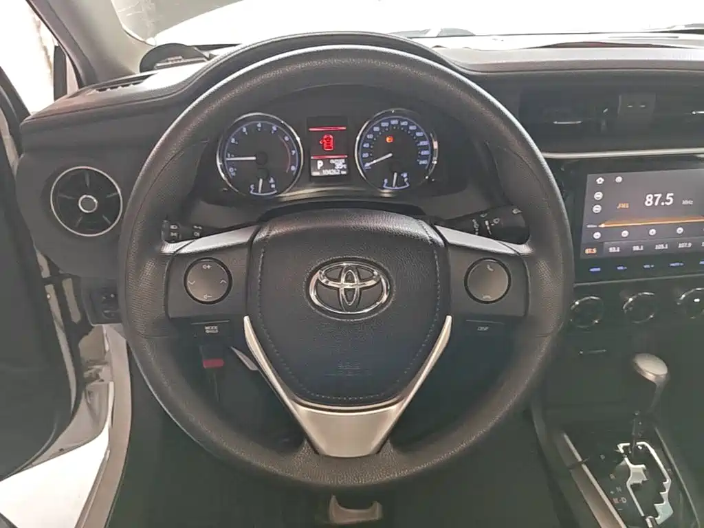 Toyota Corolla 2018 — фото 11