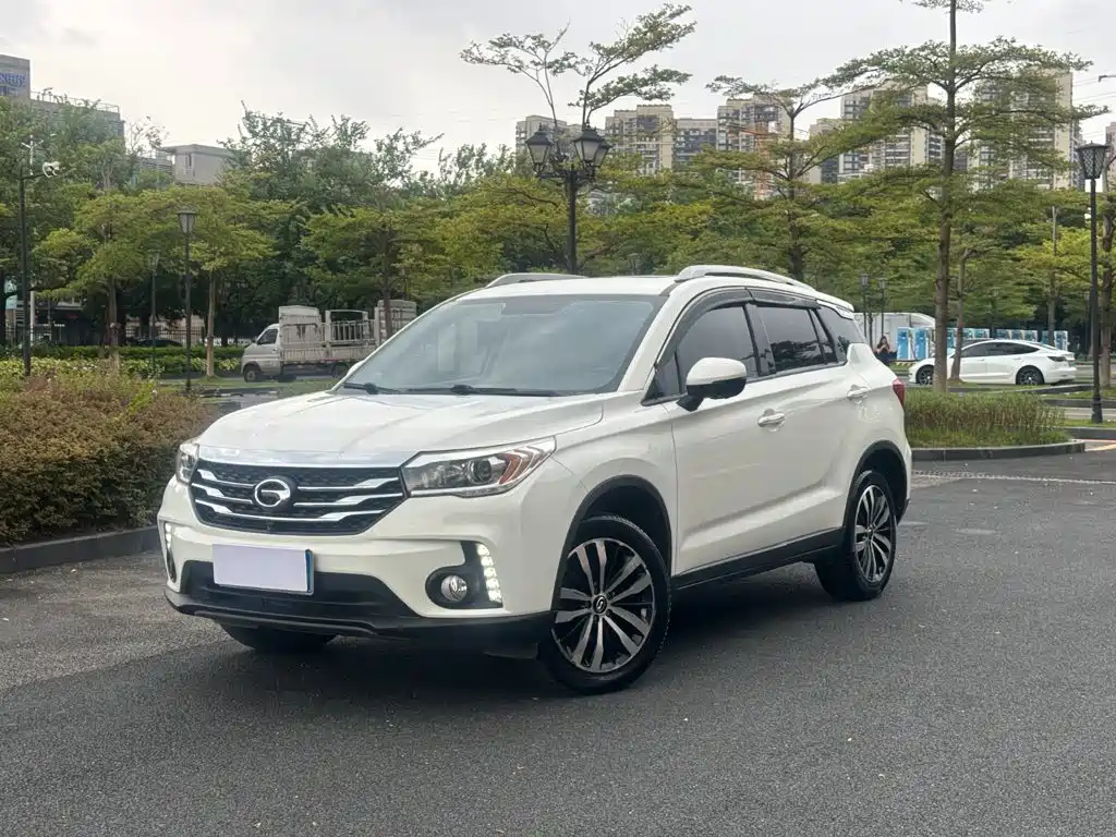 GAC Trumpchi GS4 2017 — фото 1