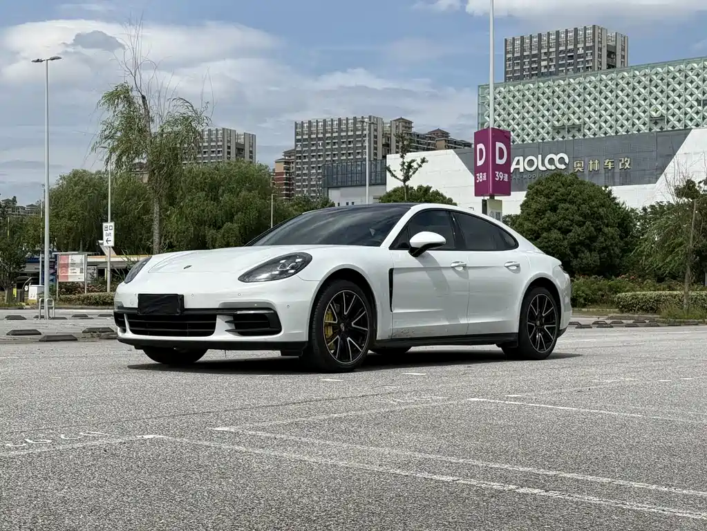 Porsche Panamera 2018 — фото 1