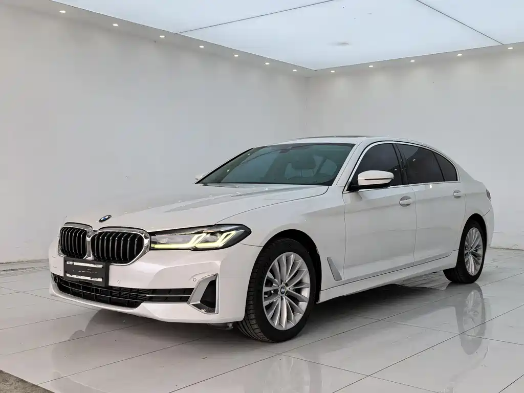 BMW 5 Series 2022 — фото 1