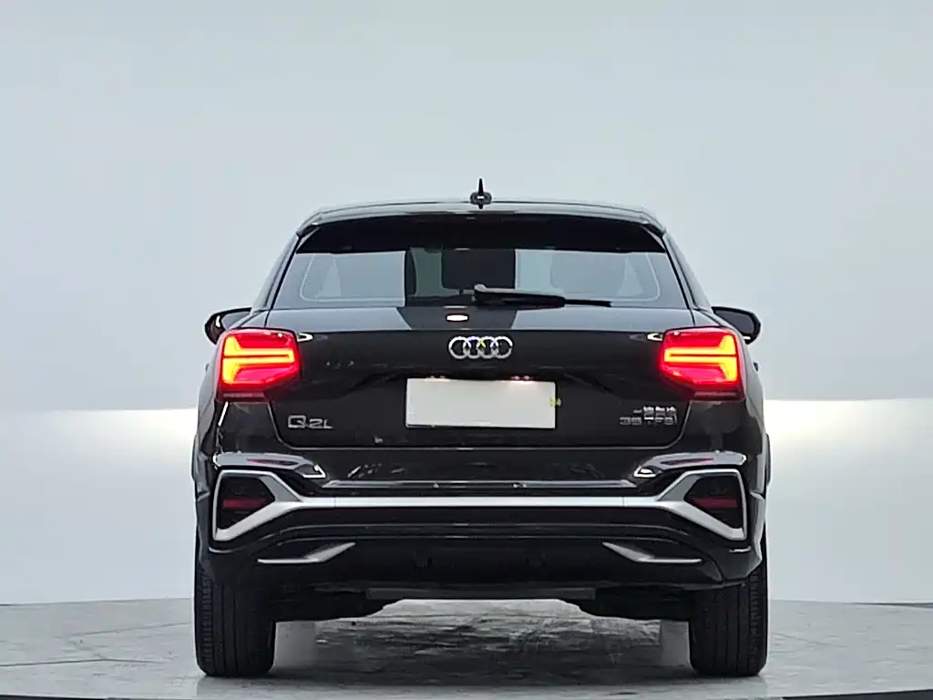 Audi Q2L 2022 — фото 6