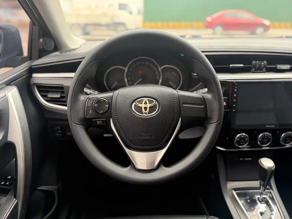 Toyota Corolla 2017 — фото 10