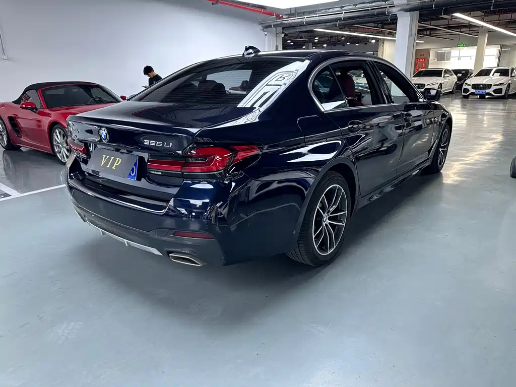 BMW 5 Series 2022 — фото 14