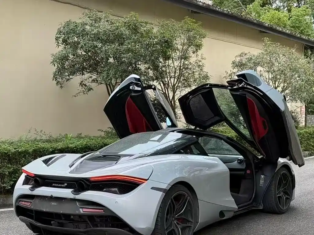 McLaren 720S 2020 — фото 9