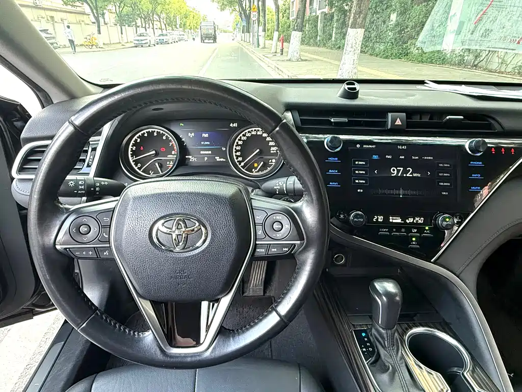 Toyota Camry 2019 — фото 14