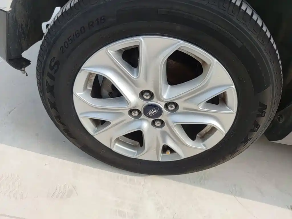 Ford EcoSport 2015 — фото 23