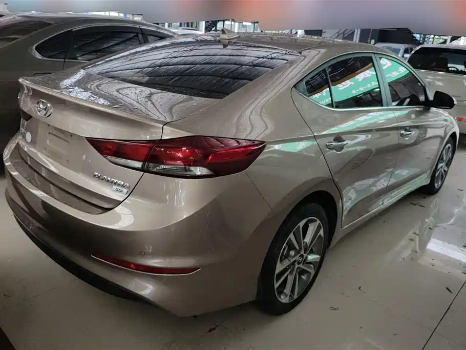 Hyundai Elantra 2019 — фото 3
