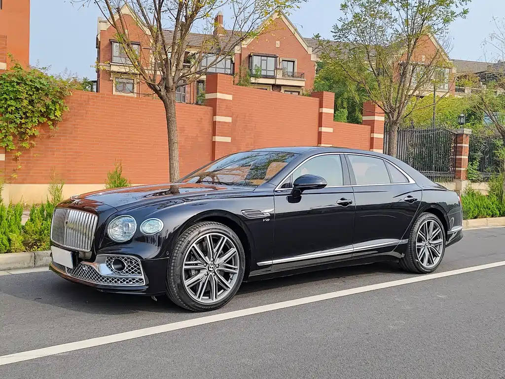 Bentley Flying Spur 2024 — фото 15