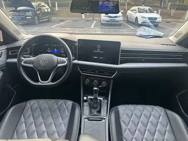 Volkswagen Sagitar 2023