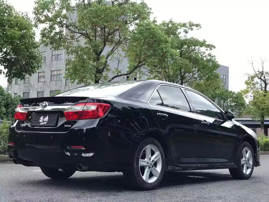 Toyota Camry 2013 — фото 6