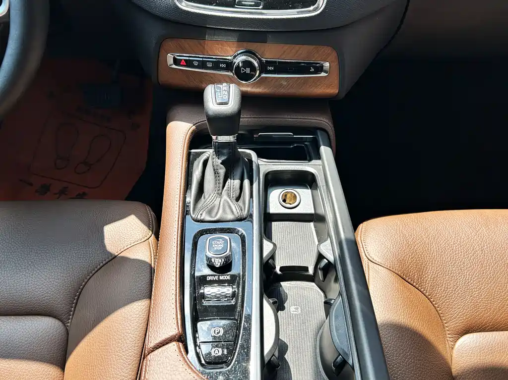 Volvo XC90 2019 — фото 10