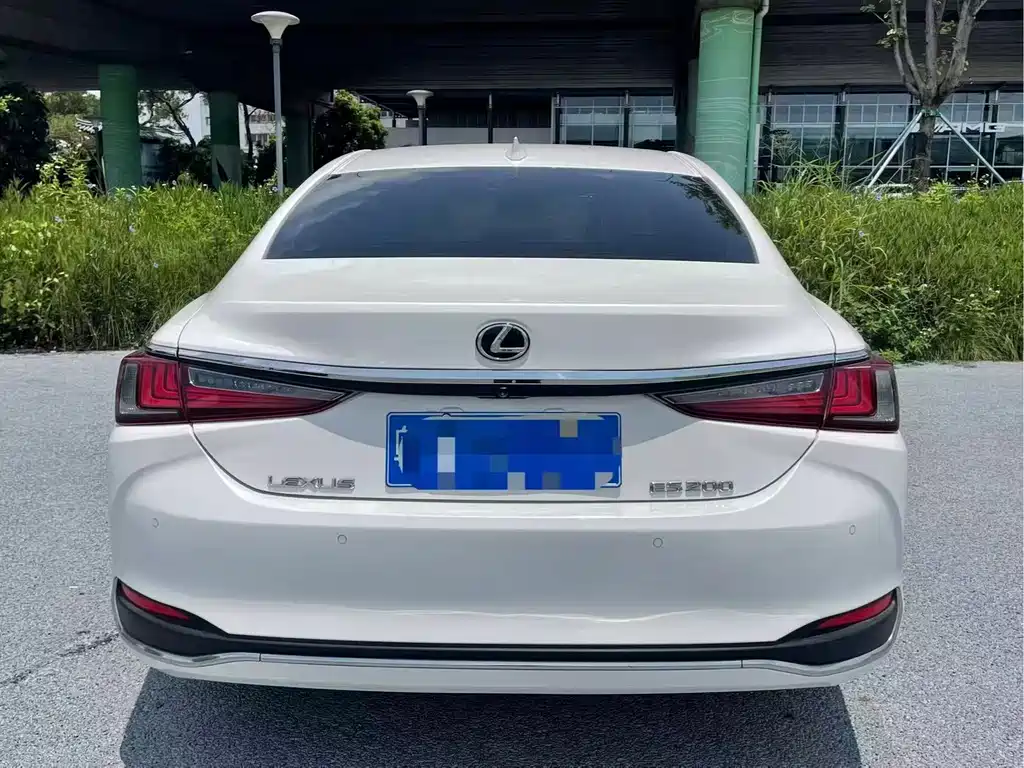 Lexus ES 2020 — фото 7
