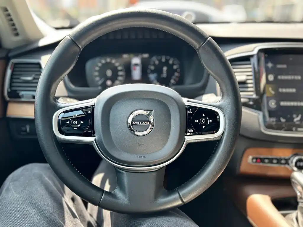 Volvo XC90 2019 — фото 7