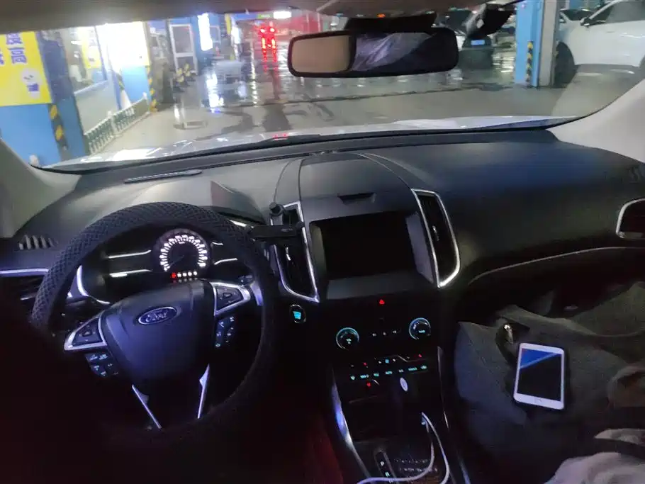 Ford Edge 2018 — фото 12