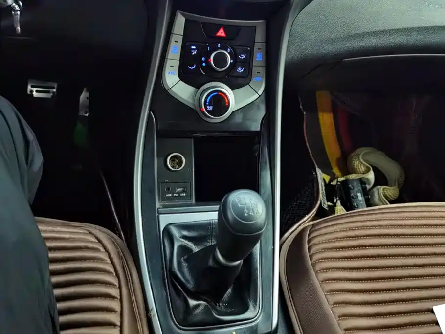 Hyundai Elantra Langdong 2016 — фото 16