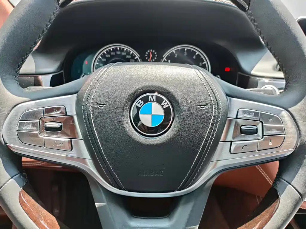 BMW 7 Series 2018 — фото 15