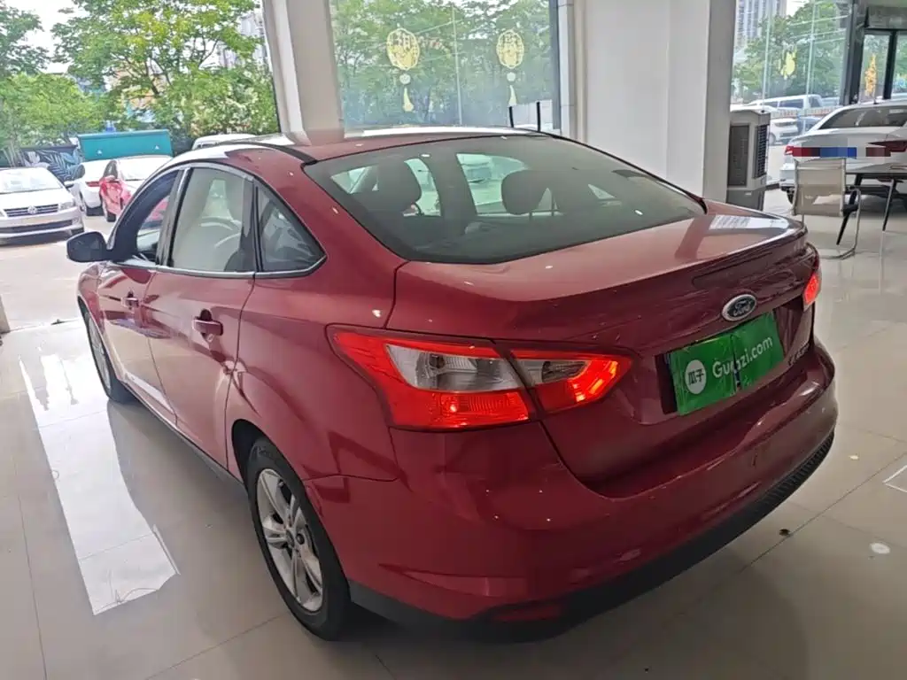 Ford Focus 2015 — фото 23