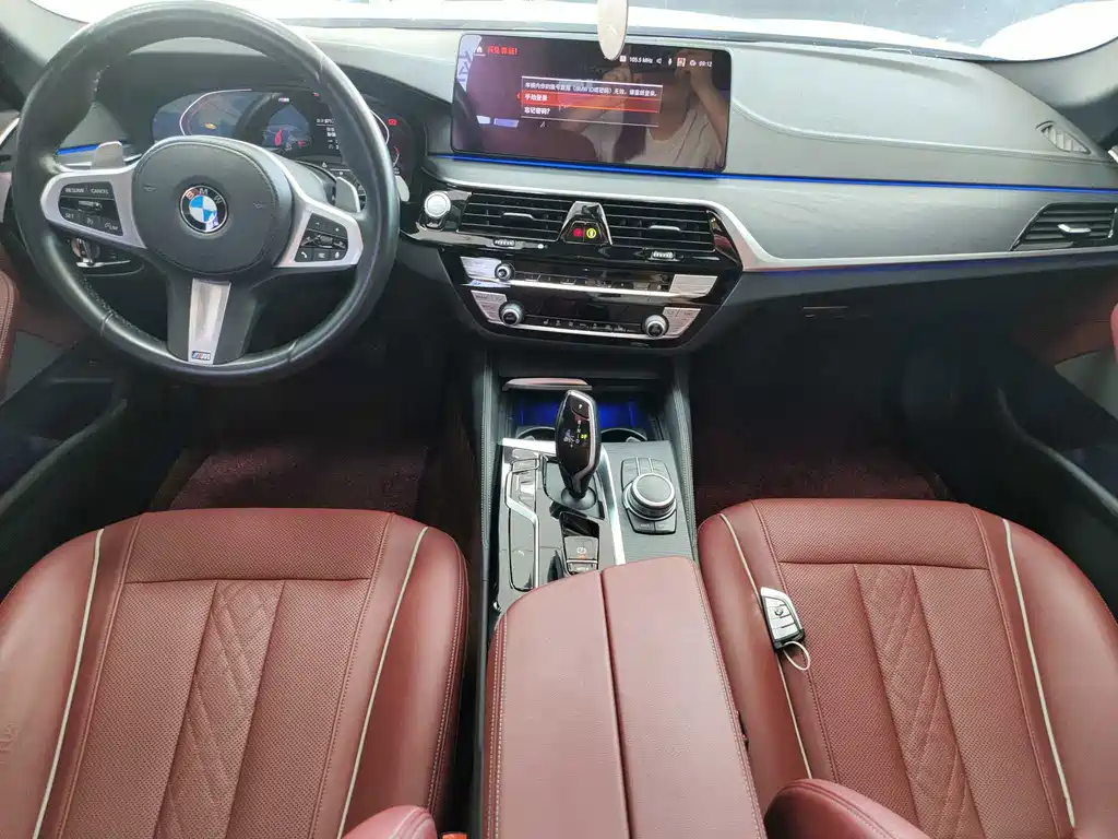 BMW 5 Series 2022 — фото 9