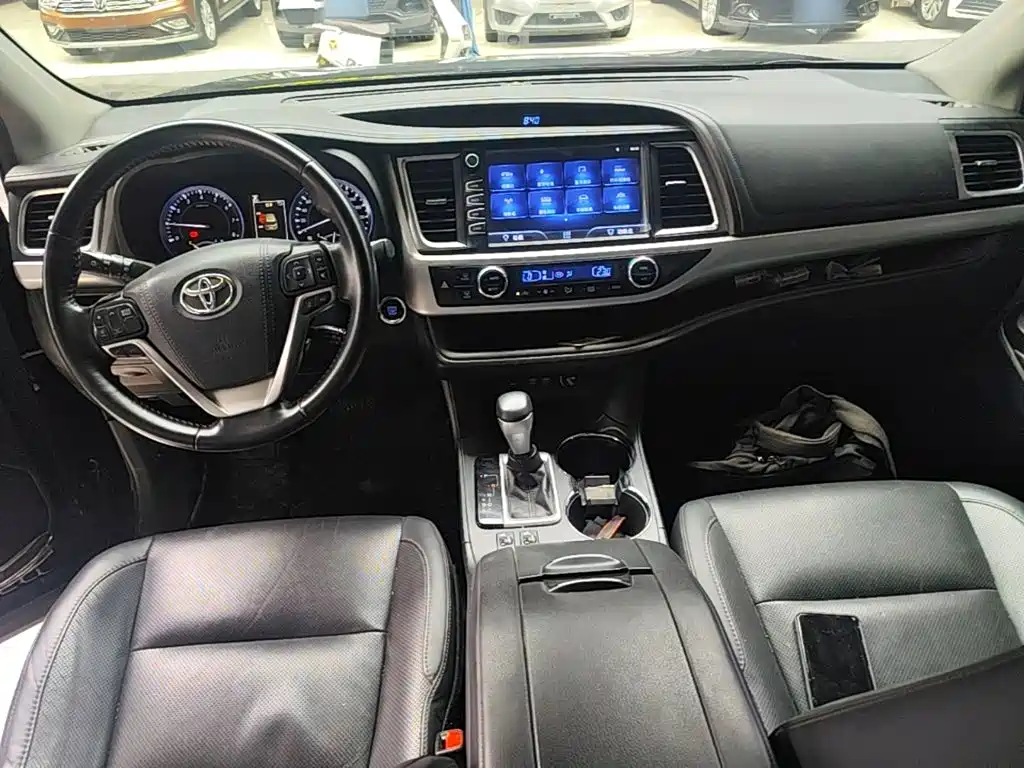 Toyota Highlander 2020 — фото 10