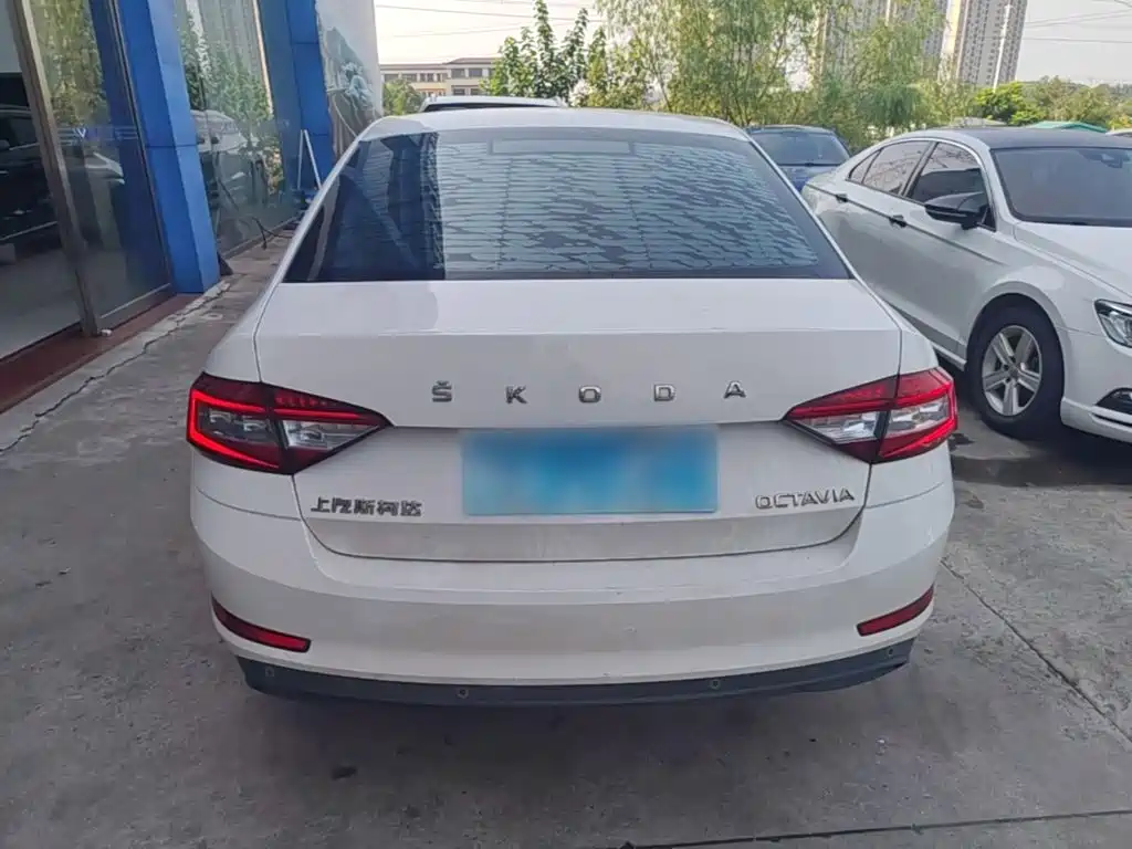 Skoda Octavia 2020 — фото 6