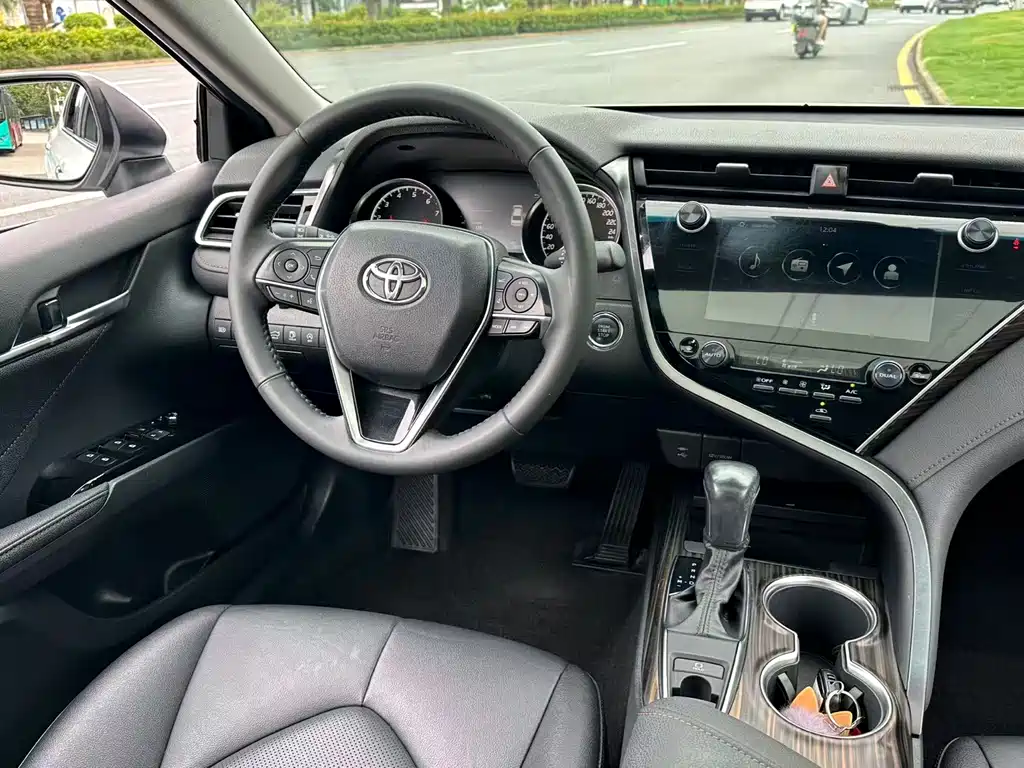 Toyota Camry 2020 — фото 9