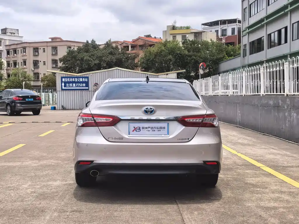 Toyota Camry 2021 — фото 4