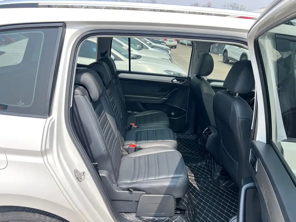 Volkswagen Touran 2017 — фото 19