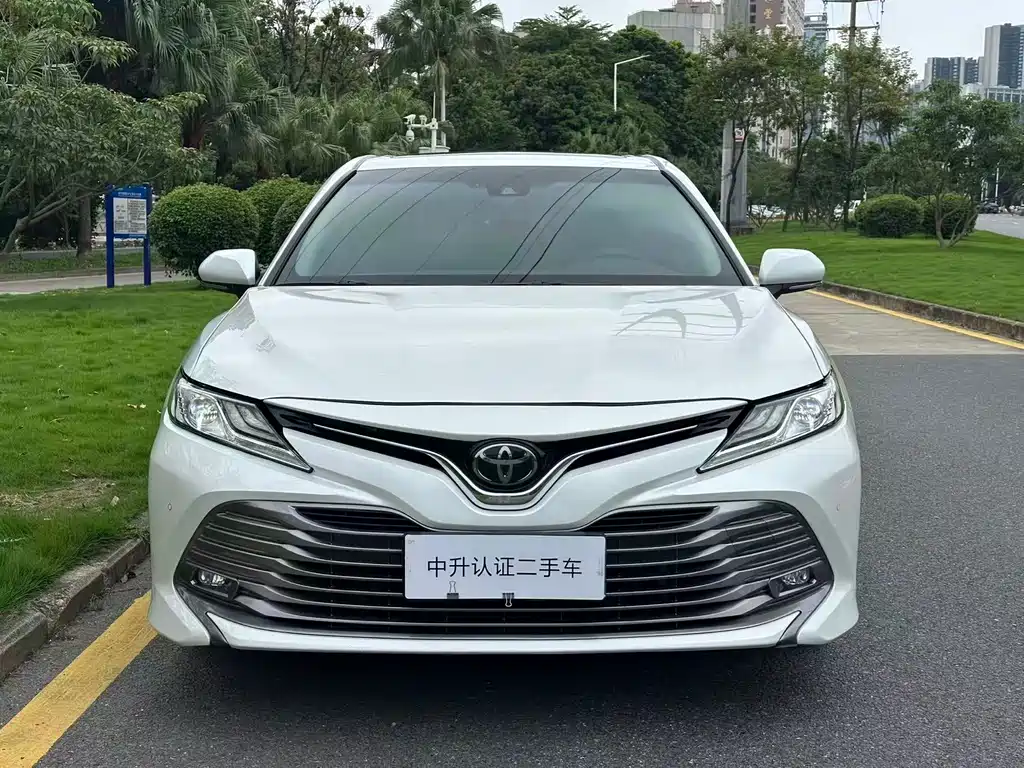 Toyota Camry 2020 — фото 2