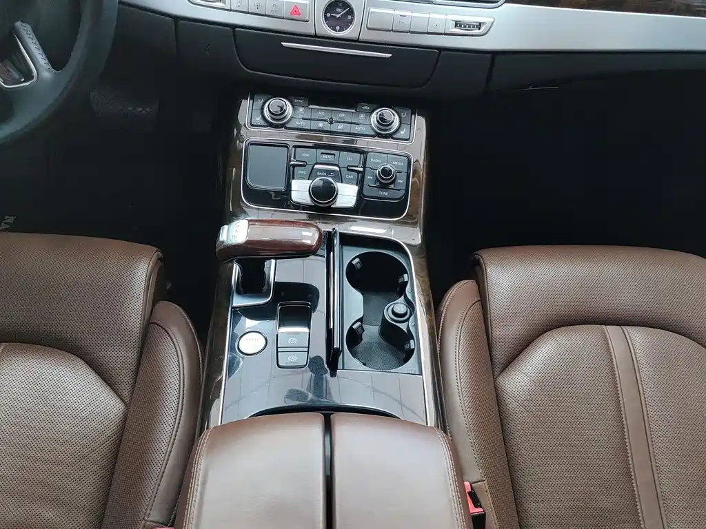 Audi A8 2015 — фото 11