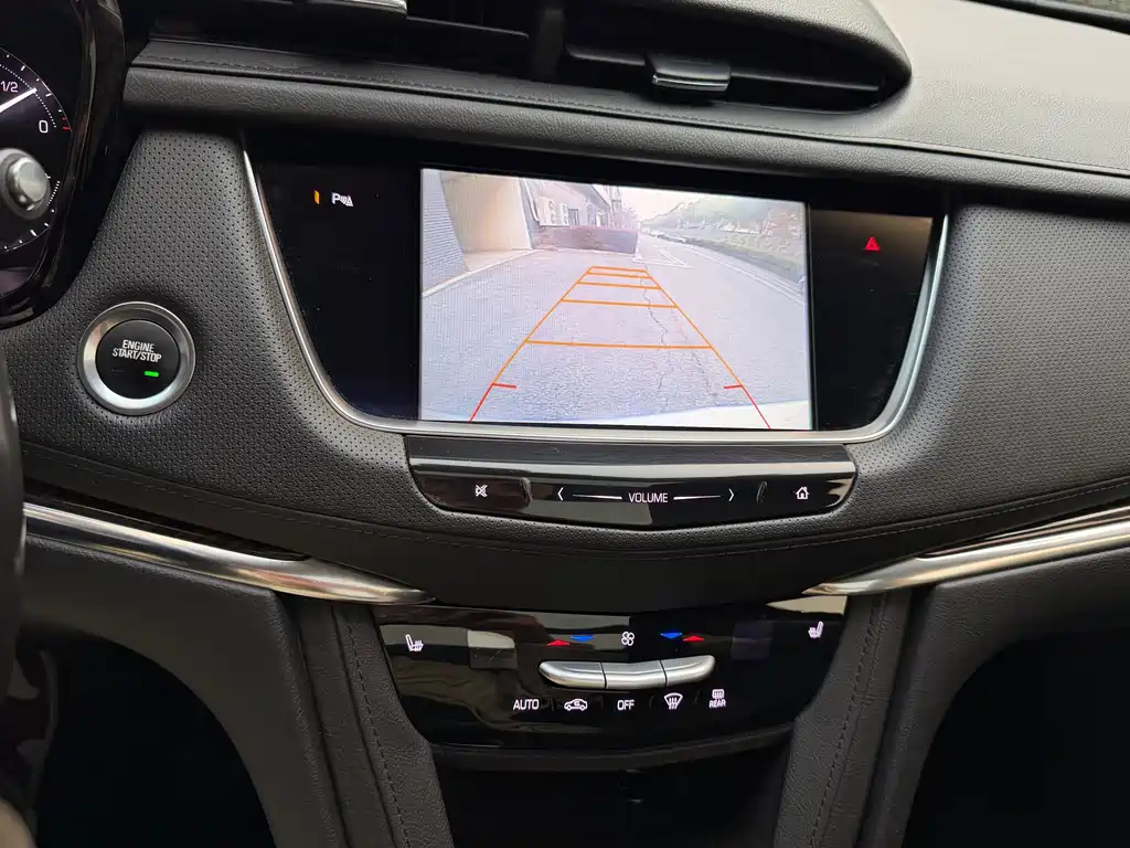 Cadillac XT5 2017 — фото 24