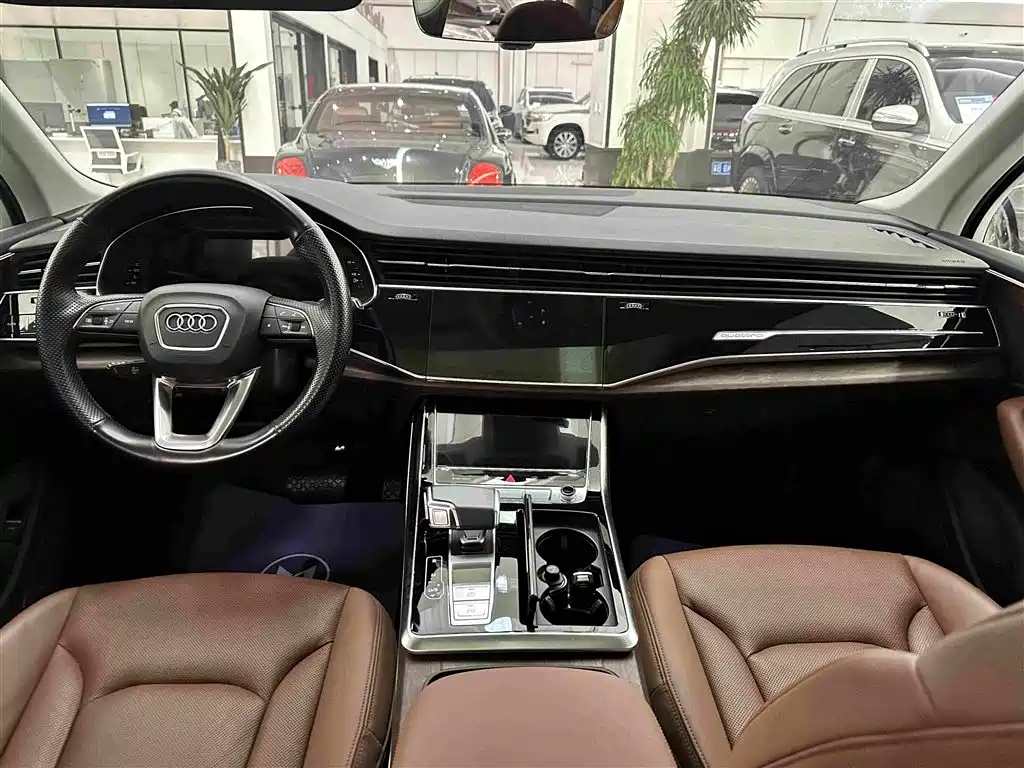 Audi Q7 2021 — фото 16